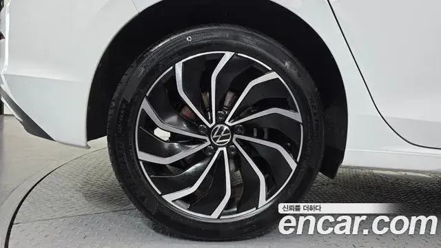 Volkswagen Golf 2022 — ფოტო 11/20