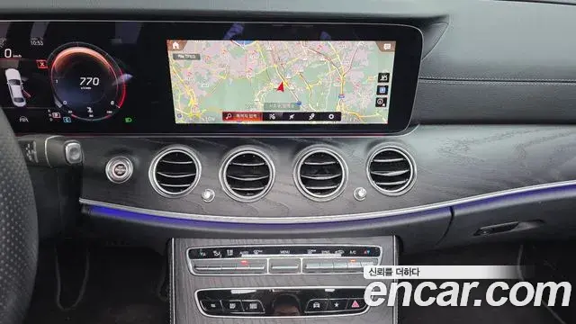 Mercedes-Benz E-Class 2021 — Фото 15/20