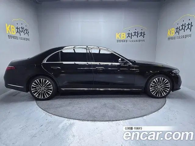 Mercedes-Benz S-Class 2023 — Фото 2/17