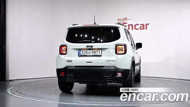 Jeep Renegade 2022 — Photo 18/32
