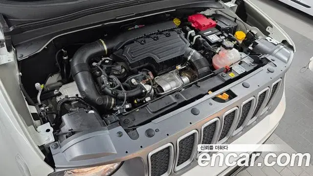 Jeep Renegade 2022 — Photo 30/32
