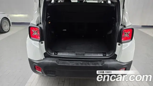 Jeep Renegade 2022 — Photo 15/32