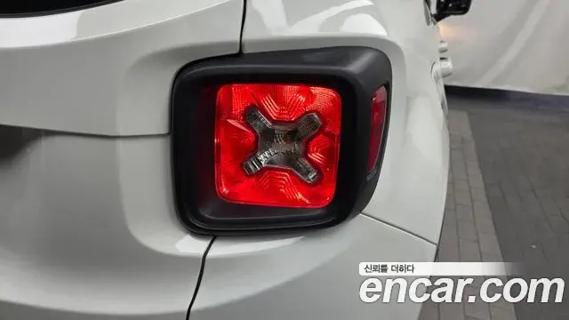 Jeep Renegade 2022 — Photo 8/32