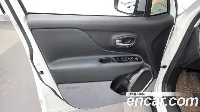 Jeep Renegade 2022 — Photo 25/32