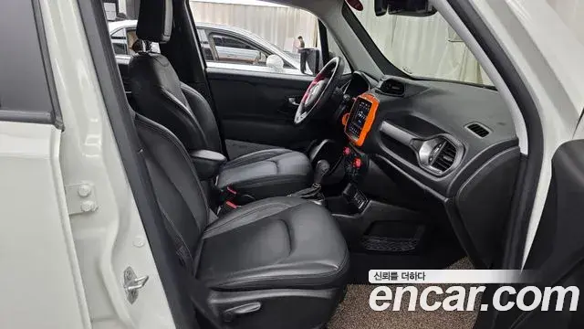 Jeep Renegade 2022 — Photo 28/32