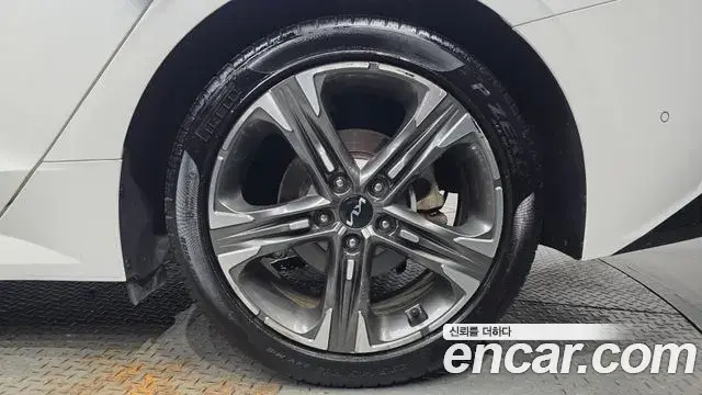 Kia K5 2022 — ფოტო 25/32