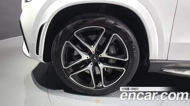 Mercedes-Benz GLE-Class 2021 — Photo 5/20