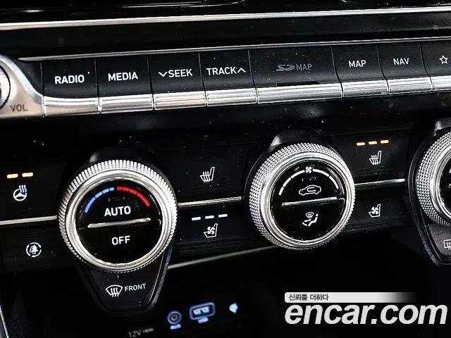 Genesis G70 2019 — ფოტო 16/20