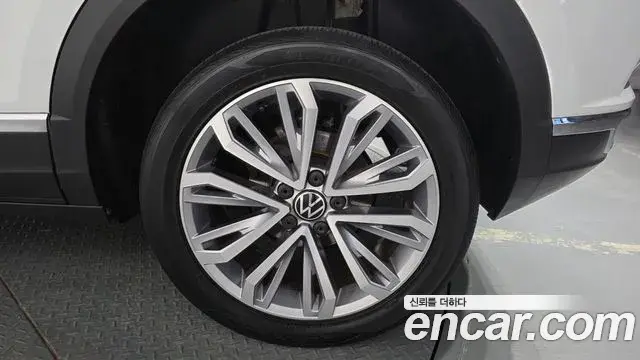 Volkswagen T-Roc 2022 — Photo 5/35