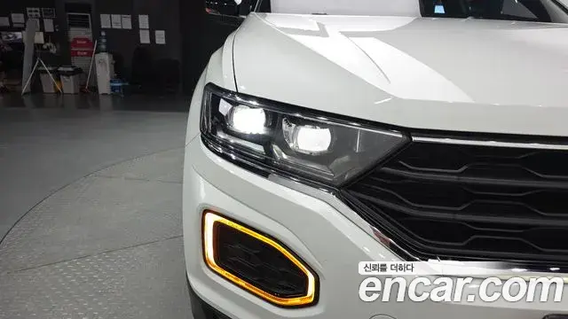 Volkswagen T-Roc 2022 — Photo 34/35