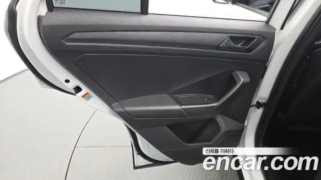 Volkswagen T-Roc 2022 — Photo 22/35