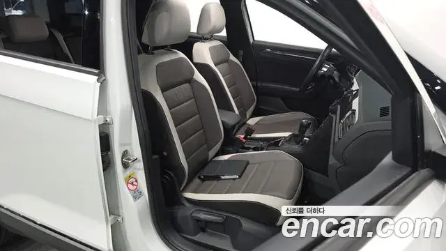 Volkswagen T-Roc 2022 — Photo 12/35
