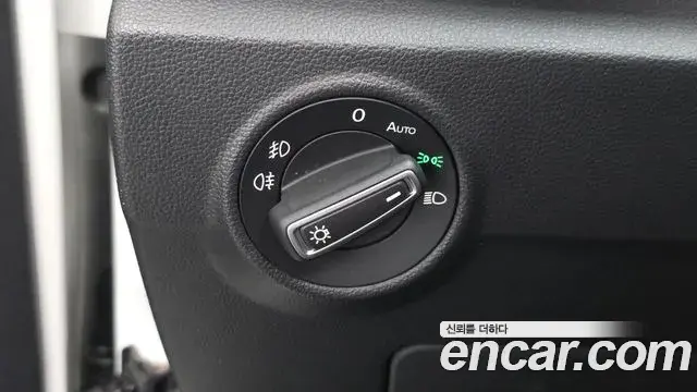 Volkswagen T-Roc 2022 — Photo 25/35
