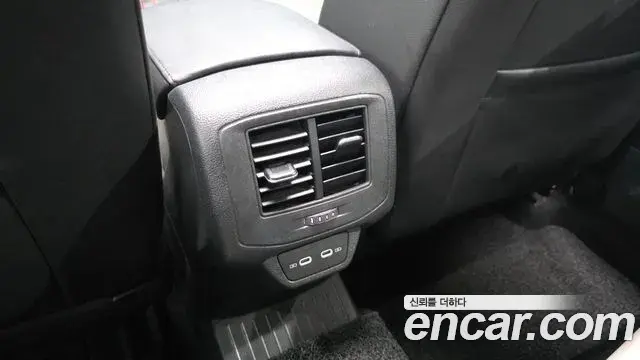 Volkswagen T-Roc 2022 — Photo 14/35