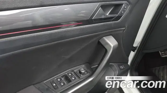 Volkswagen T-Roc 2022 — Photo 29/35