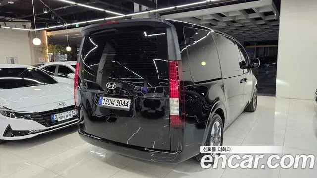 Hyundai Staria 2021 — Фото 4/19