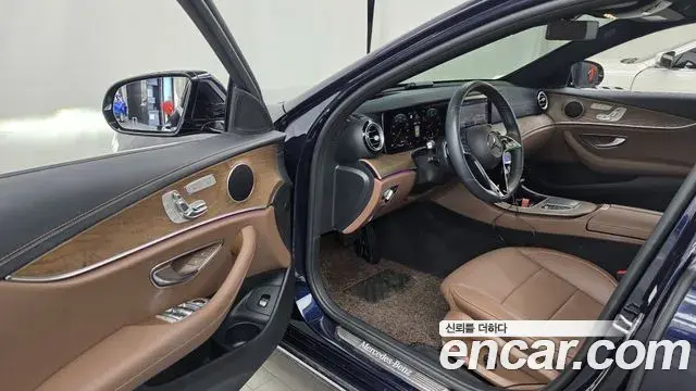 Mercedes-Benz E-Class 2021 — Фото 10/20