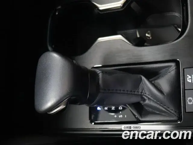 Lexus ES300h 2025 — Photo 8/14