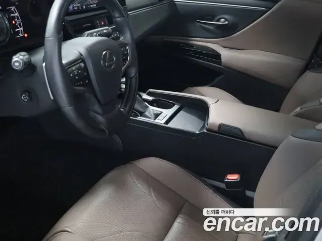 Lexus ES300h 2025 — Photo 9/14