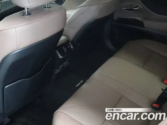 Lexus ES300h 2025 — Photo 11/14