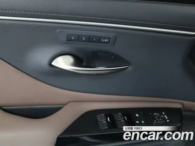 Lexus ES300h 2025 — Photo 12/14