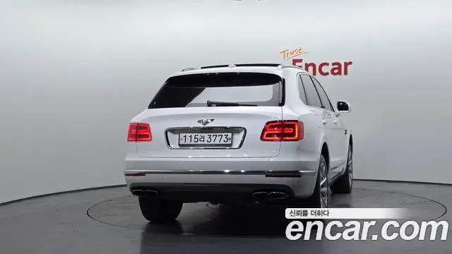 Bentley Bentayga 2020 — Photo 7/20