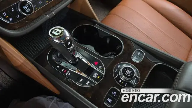 Bentley Bentayga 2020 — Photo 6/20