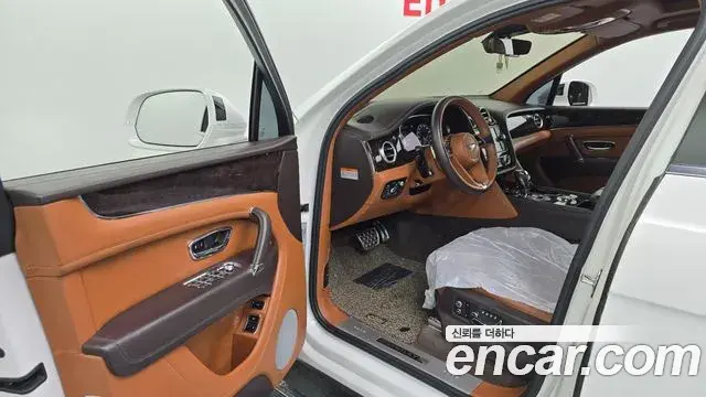 Bentley Bentayga 2020 — Photo 15/20