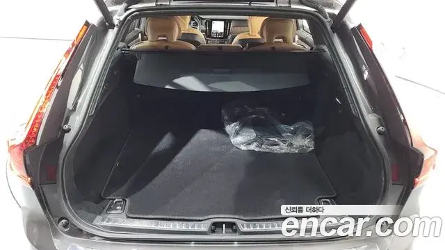 Volvo V90 Cross Country 2023 — Şəkil 16/35