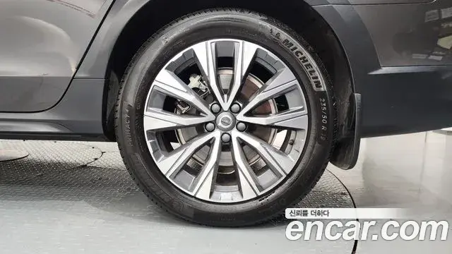 Volvo V90 Cross Country 2023 — Şəkil 11/35