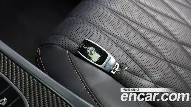 Mercedes-Benz G-Class 2022 — Photo 14/32
