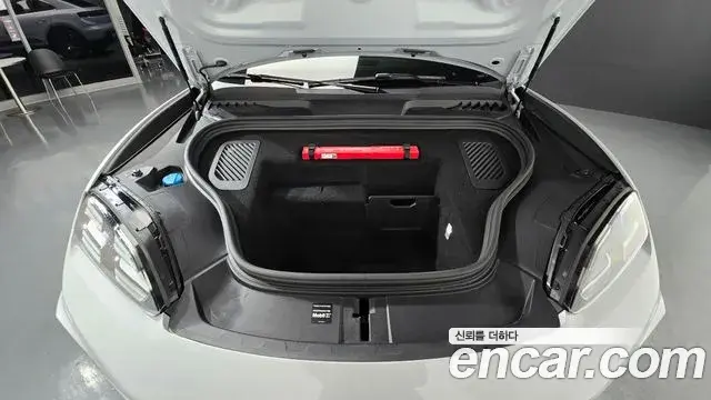 Porsche Macan EV 2025 — Şəkil 20/35