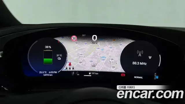 Porsche Macan EV 2025 — Şəkil 34/35