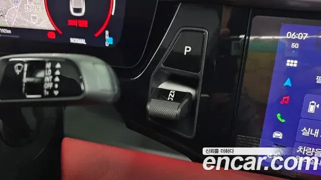 Porsche Macan EV 2025 — Şəkil 22/35