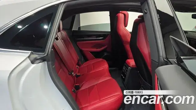 Porsche Macan EV 2025 — Şəkil 16/35