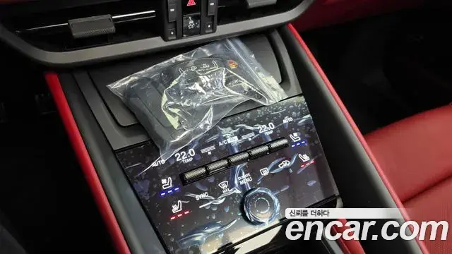 Porsche Macan EV 2025 — Şəkil 28/35