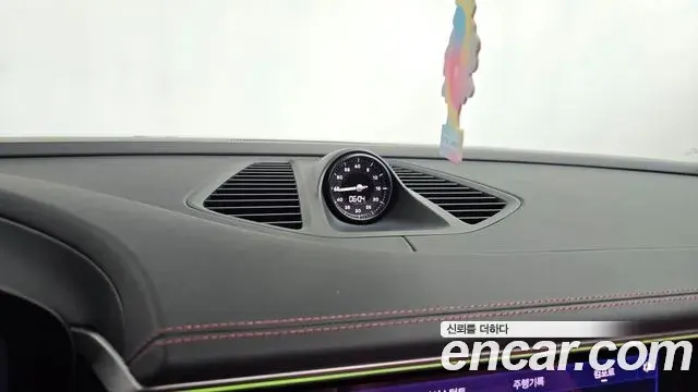 Porsche Macan EV 2025 — Şəkil 30/35