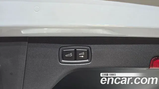 Porsche Macan EV 2025 — Şəkil 17/35