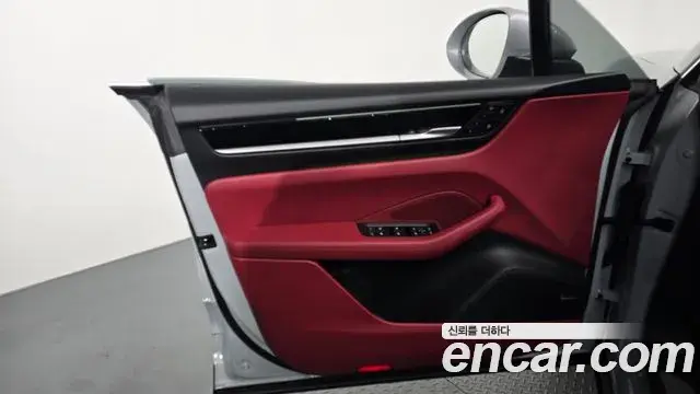 Porsche Macan EV 2025 — Şəkil 12/35