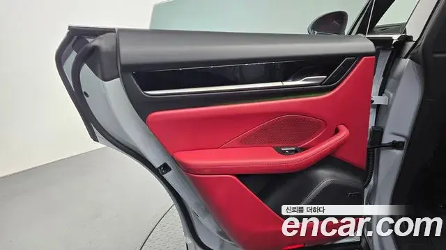 Porsche Macan EV 2025 — Şəkil 18/35