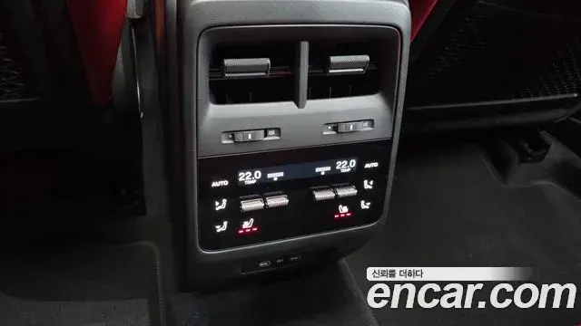 Porsche Macan EV 2025 — Şəkil 32/35