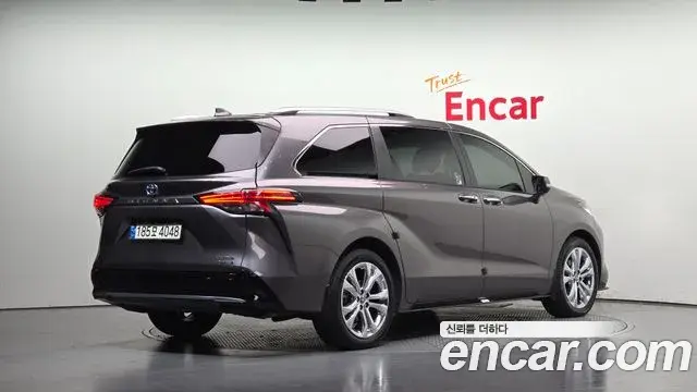 Toyota Sienna 2022 — Şəkil 31/36