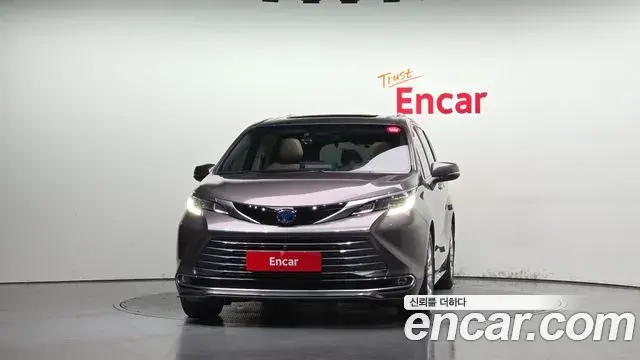 Toyota Sienna 2022 — Şəkil 27/36