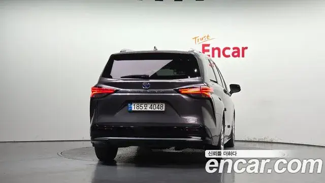 Toyota Sienna 2022 — Şəkil 9/36
