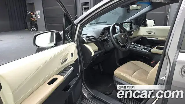 Toyota Sienna 2022 — Şəkil 4/36