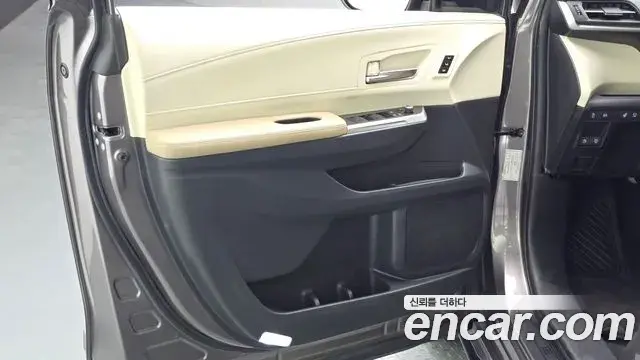 Toyota Sienna 2022 — Şəkil 35/36