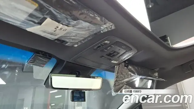 Toyota Sienna 2022 — Şəkil 28/36