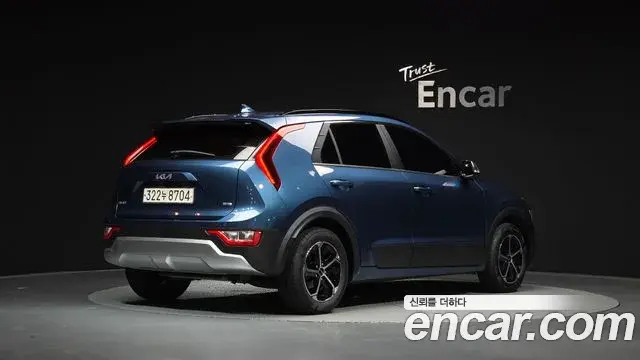 Kia Niro 2023 — Фото 2/20