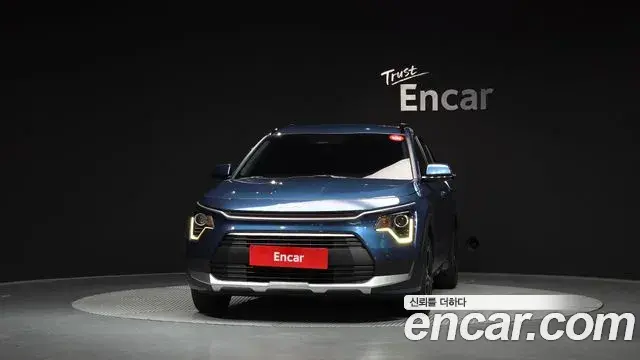 Kia Niro 2023 — Фото 3/20