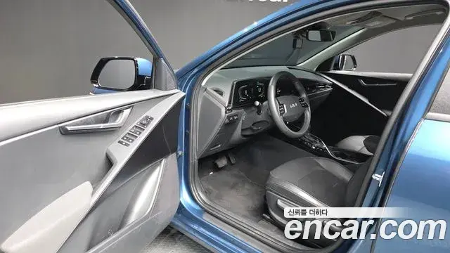 Kia Niro 2023 — Фото 10/20